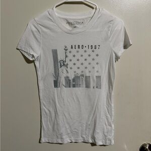 Aeropostale White Tee with Gray Statue of Liberty Graphic